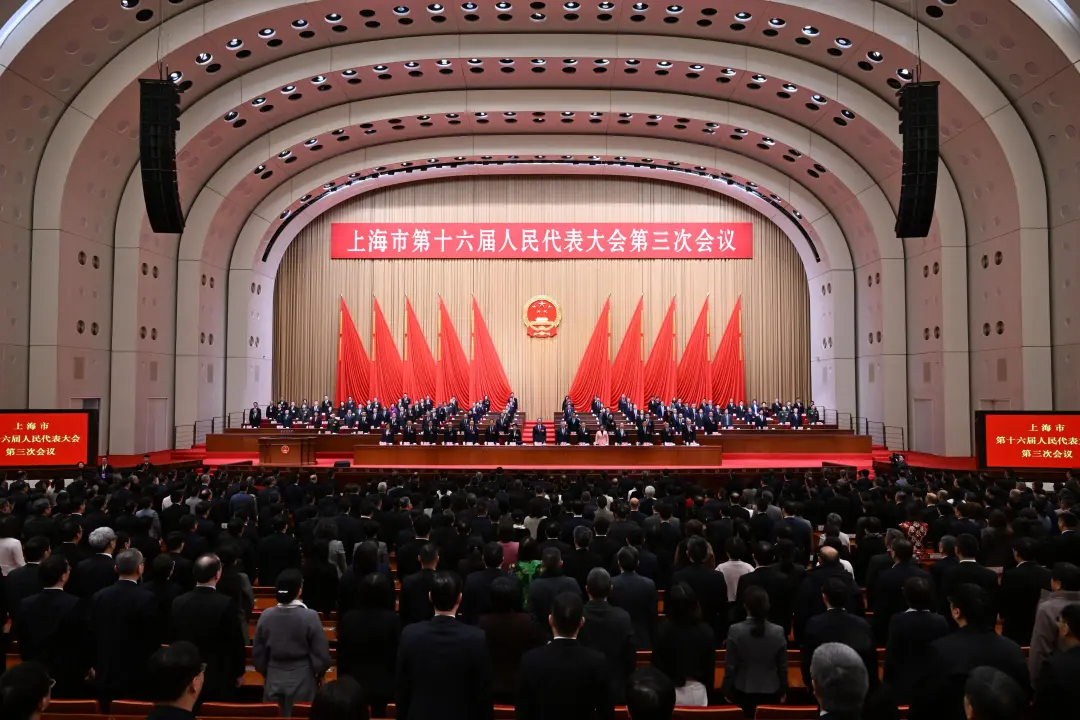 昨天，上海市第十六屆人民代表大會第三次會議在上海世博中心勝利閉幕。記者 張馳 攝  .jpeg